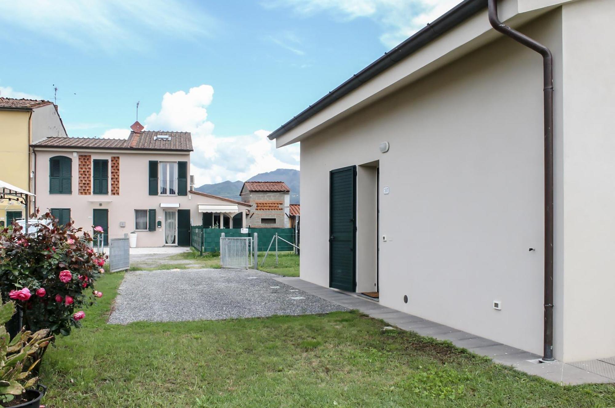 Modern Home With Private Parking Near The Station! 卢卡 外观 照片