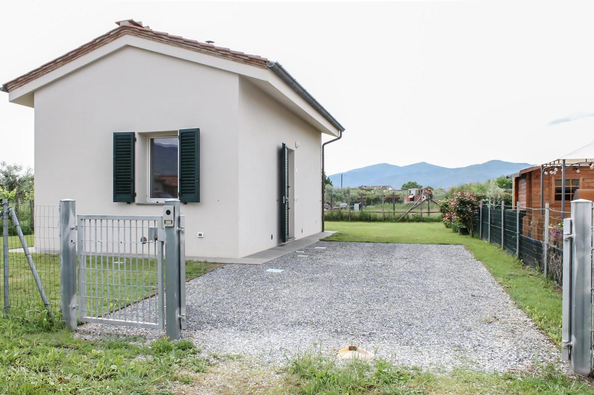 Modern Home With Private Parking Near The Station! 卢卡 外观 照片